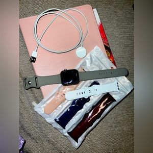 Apple Watch Series 4 gray, charger & wrist bands!